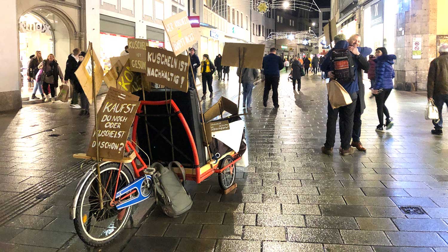 Platonisches Kuscheln in der Annastraße, Augsburg