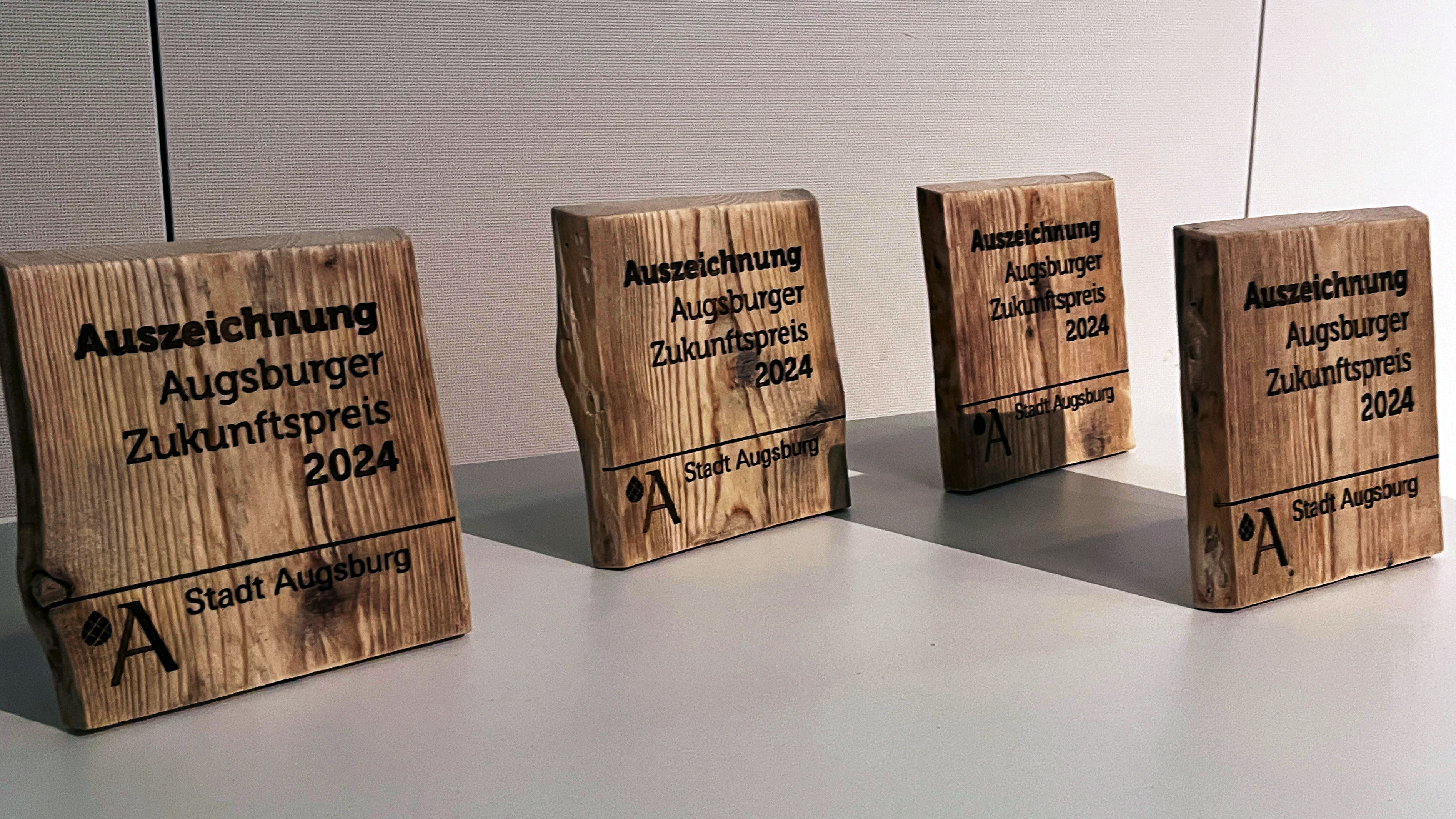 Holzauszeichnungen für die Zukunftspreise der Stadt Augsburg 2024