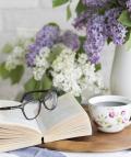 Buch, Kaffee, lesen, Blumen, Foto: Sophkins Pixabay