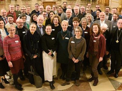 Gruppenfoto: Aktuelle Mitglieder des Augsburger Nachhaltigkeitsbeirates bei der 100. Sitzung
