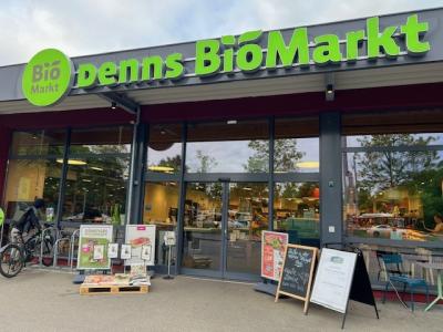 Eingang Denns BiosMarkt in der Friedberger Straße in Augsburg