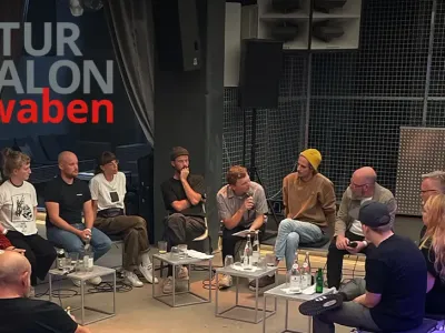 Kultursalon Schwaben 2023: Diskussionsrunde beim Panel IV »Pop und Welt #1« im Club 100 Hz, Foto a3kultur/Helena Makarenko