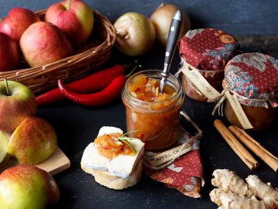 Dieses Apfel-Chutney veredelt sowohl süße als auch pikante Gerichte mit seiner feinen Balance aus fruchtiger Süße und milder Schärfe. Bild: Oekokiste e.V.