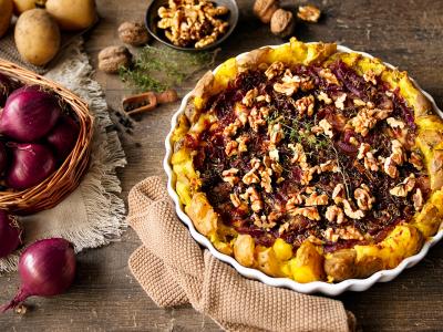 Rezept der rollenden Gemüsekiste: Kartoffelkuchen mit Balsamico-Zwiebeln, Bild Oekokiste e.V.
