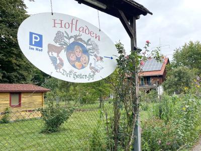 Einfahrt zum Hollerhof in der Wellburger Alle Augsburg.