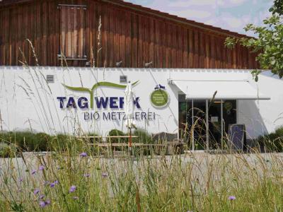 tagwerk_bio_metzgerei_betriebsgebaude_niederhummel_manuela_praxl