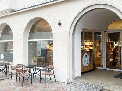 Der Eingangsbereich vom Laden Herzstück in Mering.