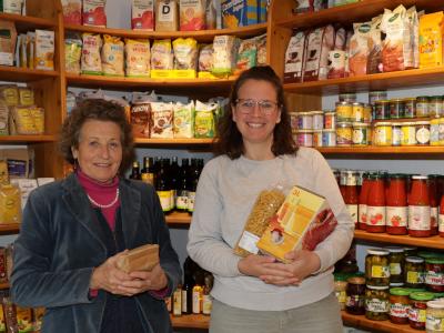 Anna und Theresia Kreppold im Hofladen