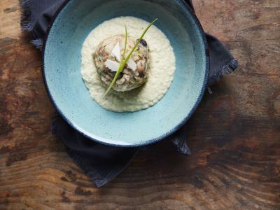 Champignon-Knödel mit Rieslingsoße. Lifeguide-Rezept im Kochbuch "Augsburg kocht". Foto: Eda Zeh