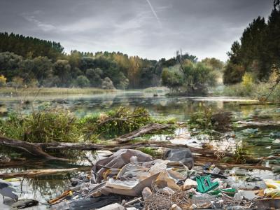PLastikmüll, Bach, Fluss, Gewässerverschmutzung, Foto: Ria Sopala_auf_pixabay