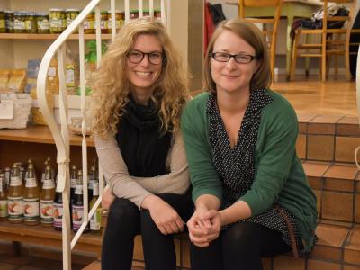 Tanja Blum und Johanna Wehle (von links) von "Home in a Bowl" Augsburg. Foto: Cynthia Matuszewski 