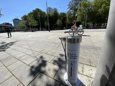 Fahrradpumpe, Stadt Augsburg, Königsplatz, Foto: Gregor Rudat / Stadt Augsburg