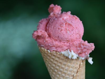 Lidls Bauernhof-Eis. Erdbee-Sorbet und Madagaskar-Vanille. Foto: Cynthia Matuszewski