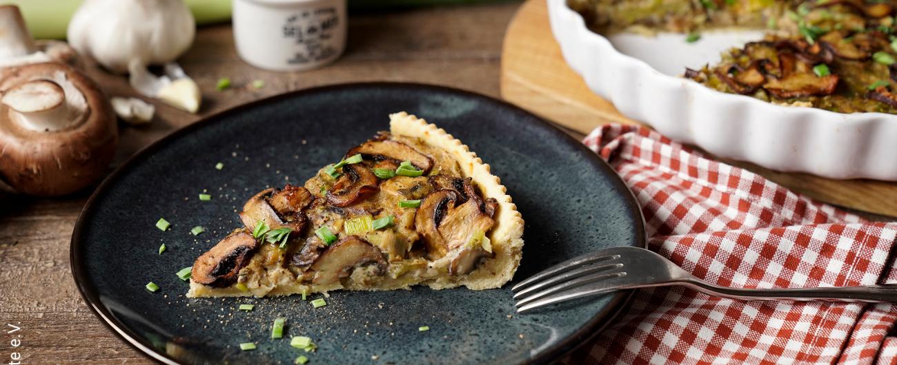 Januar-Rezept von der rollenden Gemüsekiste: Die Vegane Champignon-Lauch-Quiche. Foto: Ökokiste
