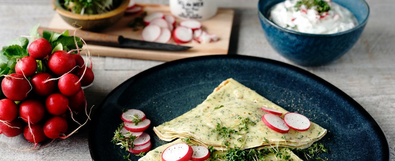 Tolles Frühlings-Rezept: Kressepfannkuchen mit Dip. Foto: Ökokiste
