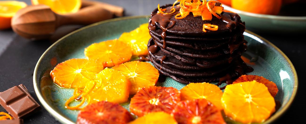 Schoko-Pancakes mit Orangen, Foto: Oekokiste e.V. Schoko-Pancakes mit Orangen, Foto: Oekokiste e.V.