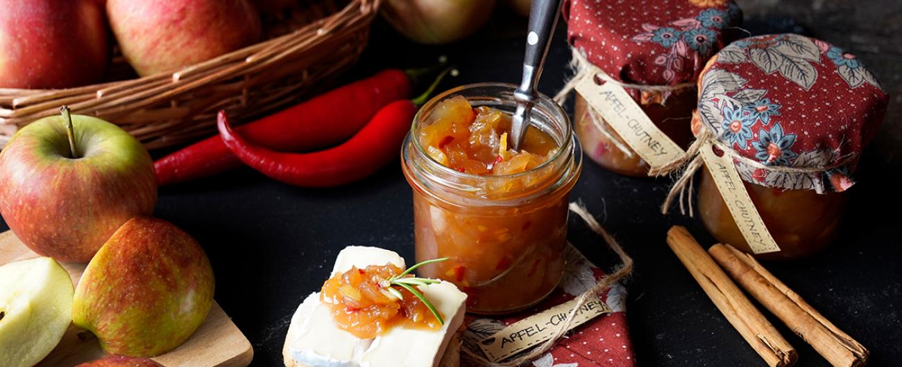 Dieses Apfel-Chutney veredelt sowohl süße als auch pikante Gerichte mit seiner feinen Balance aus fruchtiger Süße und milder Schärfe. Bild: Oekokiste e.V.