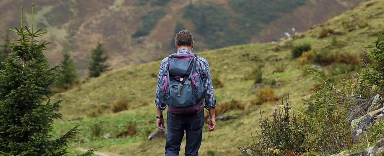 Ein Wanderern in den Bergen
