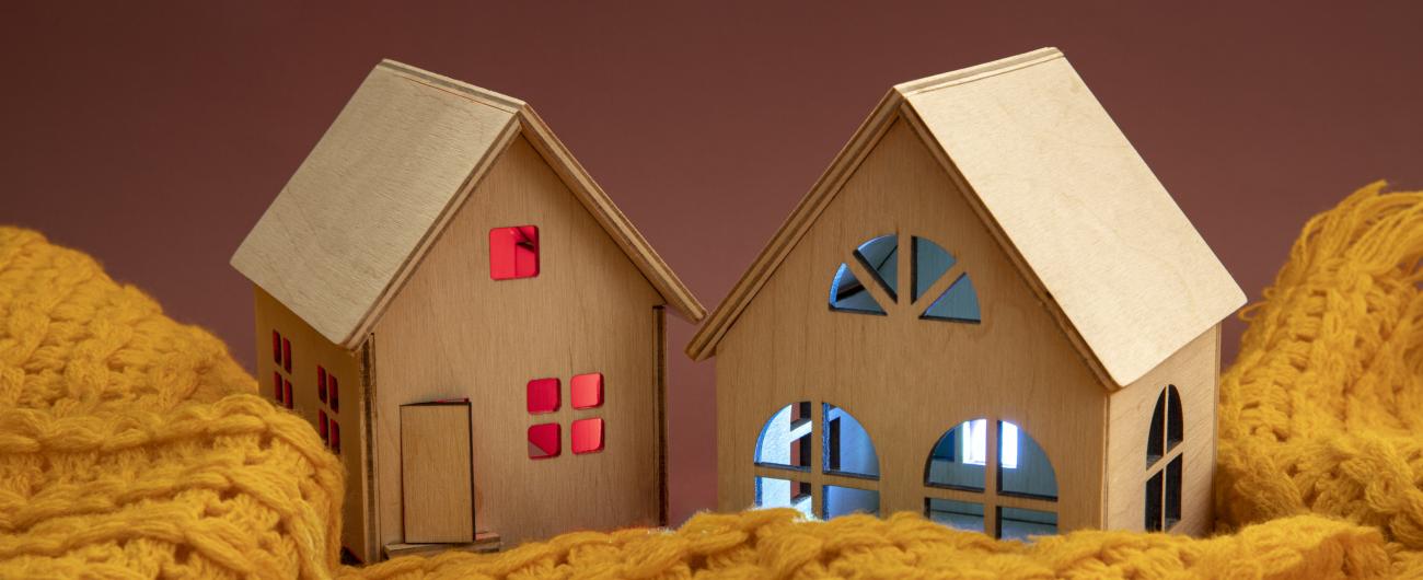 Häuser mit wärmenden Schal