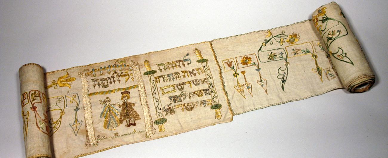 Torawimpel von 1737 aus dem Jüdischen Museum Augsburg Schwaben, Foto Museum Augsburg Schwaben