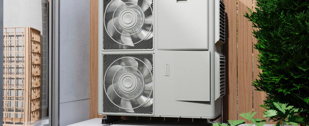 Wärmepumpen vor einem Haus.