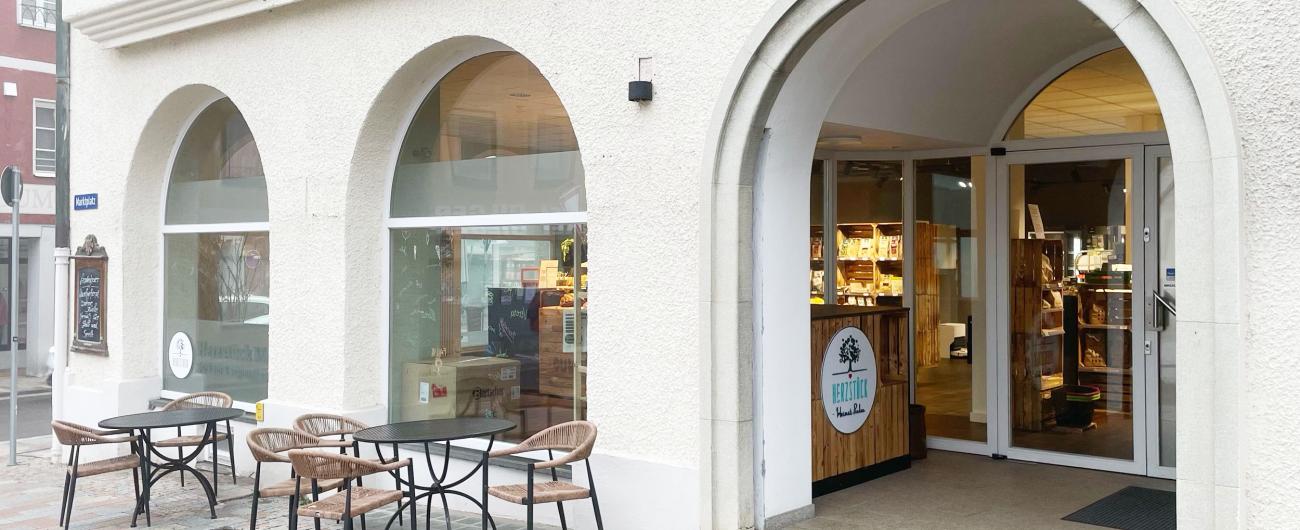 Der Eingangsbereich vom Laden Herzstück in Mering.