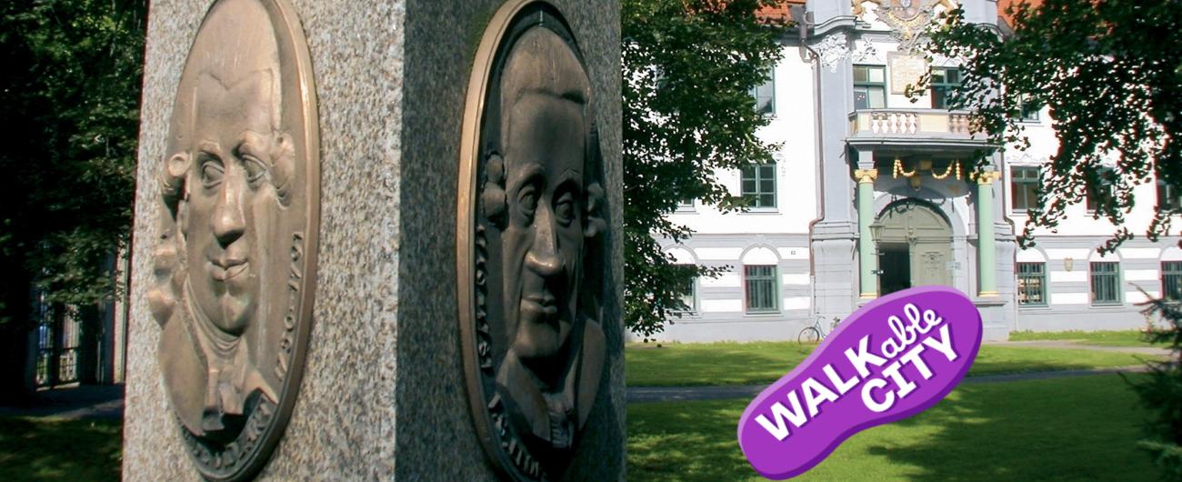 Das Mozartdenkmal im sommerlichen Fronhof in der Nähe zum Augsburger Dom. Bild Regio Augsburg