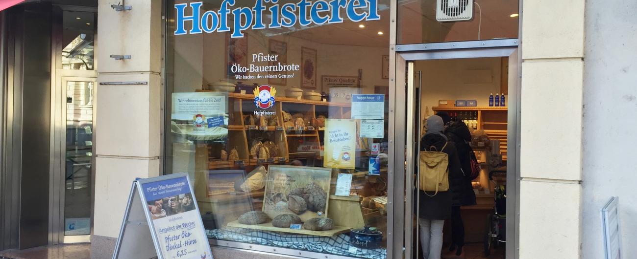 Hier gibt es leckeres Brot: Die Hofpfisterei in der Augsburger Bahnhofsstraße. Foto: Hofpfisterei