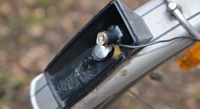 Fahrrad-Check - defektes Rücklicht. Foto Cynthia Matuszewski