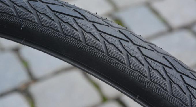 Dieser Reifen hat ein gutes Profil und bringt dich sicher ans Ziel. Foto Cynthia Matuszewski