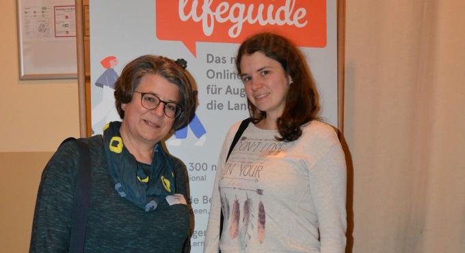 Angela Bonhag und Johanna Ankner vom Lifeguide Mering beim Lifeguide Netzwerktrefffen 2024 in Augsburg. Foto: Annika Müller