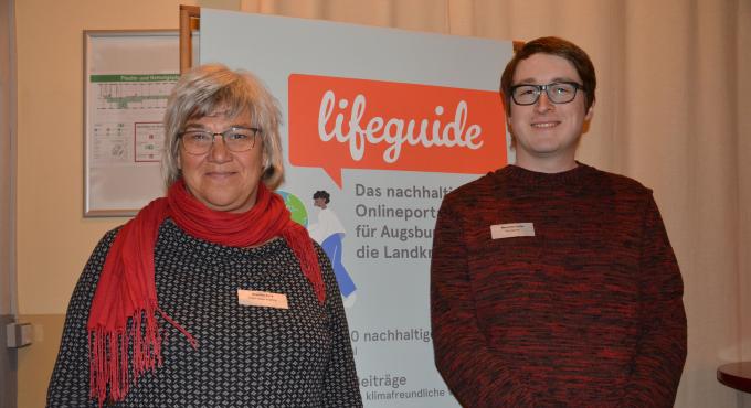 Susanne Renk vom Jungen Theater Augsbur gund Maximilian Fuchs vom Zoo Augsburg beim Lifeguide Netzwerktreffen in Augsburg. Foto: Annika Müller