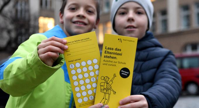 Bonuskarte der städtischen Aktion „Lass das Elterntaxi stehen“, Foto von Ruth Plössel, Stadt Augsburg