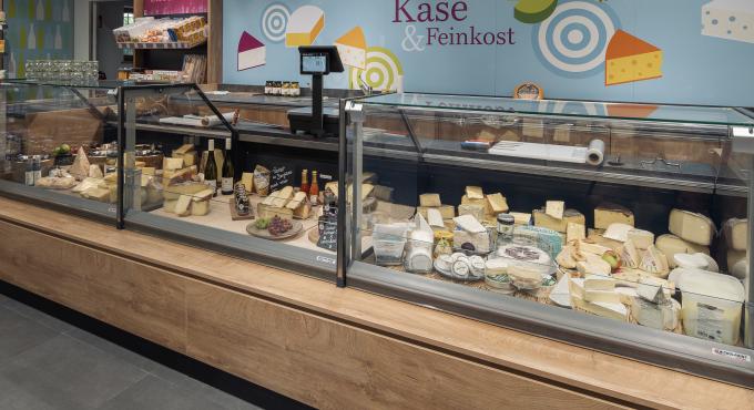 Käsetheke des Bioladens Siebenfrisch in Leitershofen