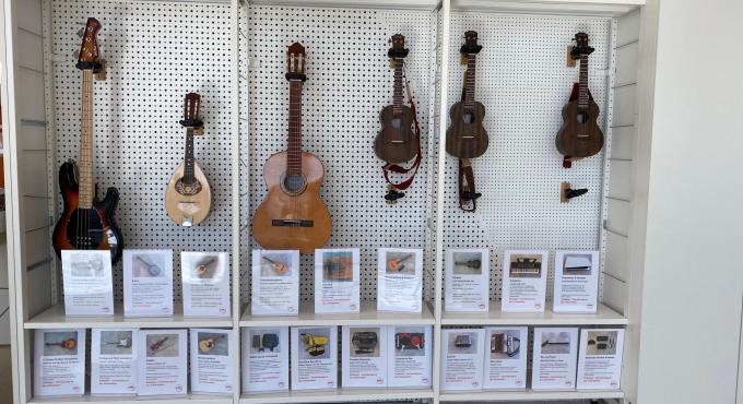 Instrumente in der Bibliothek der Dinge