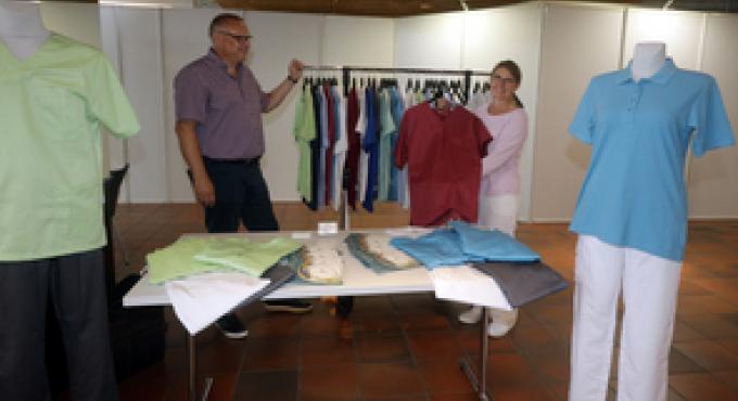 Nachhalige Arbeitskleidung auf den Eine Welt Tagen 2024.