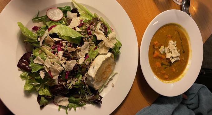 Salat und Suppe im Restaurant Kappeneck.