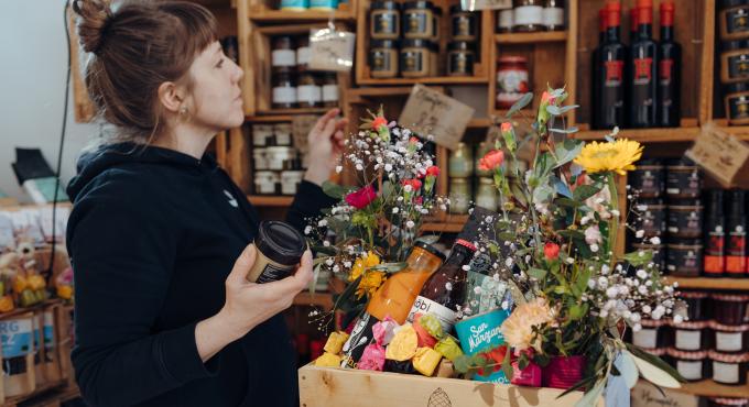 Eine hübsch gestaltete Genusskiste aus der Blumenmanufaktur.