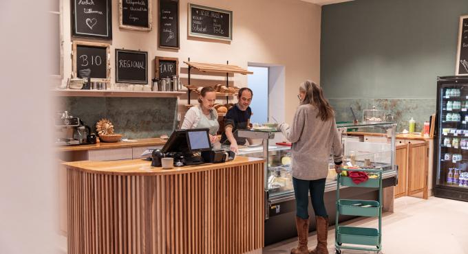 Brottheke im Hofladen Schloss Blumenthal