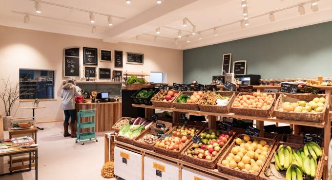 Gemüsestand im Hofladen Schloss Blumenthal.