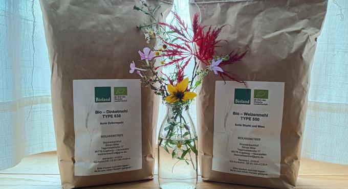 Biomehl vom Brunnenbachhof.