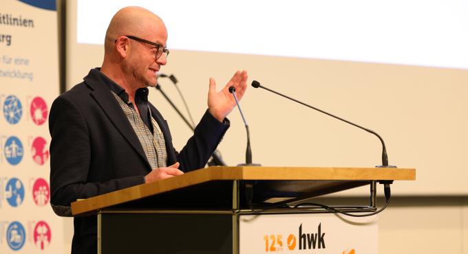 Foto des stellv. Hauptgeschäftsführer der Handwerkskammer Volker Zimmermann bei der Preisverleihung der Augsburger Zukunftspreise 2025.