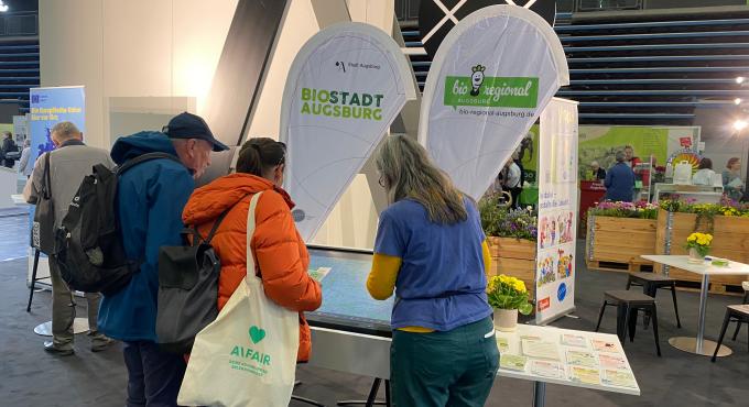 Messestand der Lokalen Agenda auf der A\FAIR 2026.