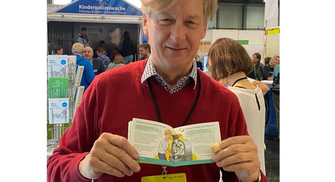 Ralf Gebhard mit Konsumenschheft