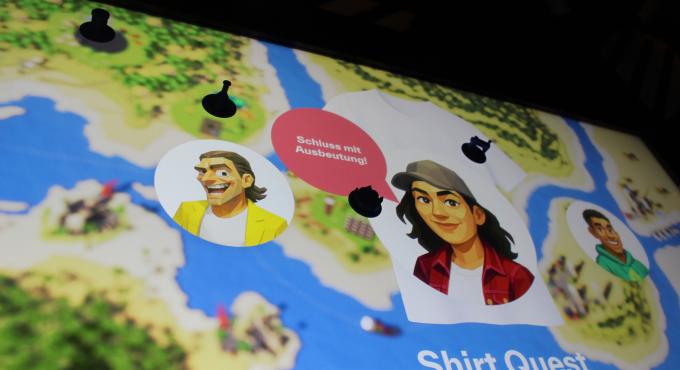 Der Spieltisch und seine Protagionisten beim Spiel "Shirt Quest" im TIM.