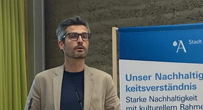2. Bürgermeister Dirk Wurm beim Vortrag des Grußworts