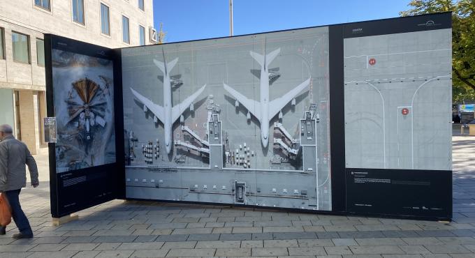 Ausstellung Terra Extract von Tom Hegen, Motiv: Flughafen. Foto: Torsten Mertz