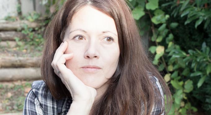 Sylvia Manhart von "minouki"ökologische Heftumschläge aus 100% Recyclingpaier. Foto: minouki