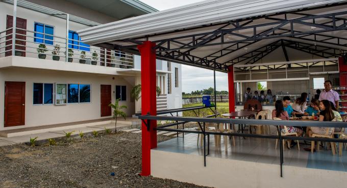 Senior High-School – ein Angebot für die Kinder der Kreditnehmerinnen, die sich anderswo die Schulgebühren nicht leisten könnten. Foto: Eva Bahner/ Oikocredit