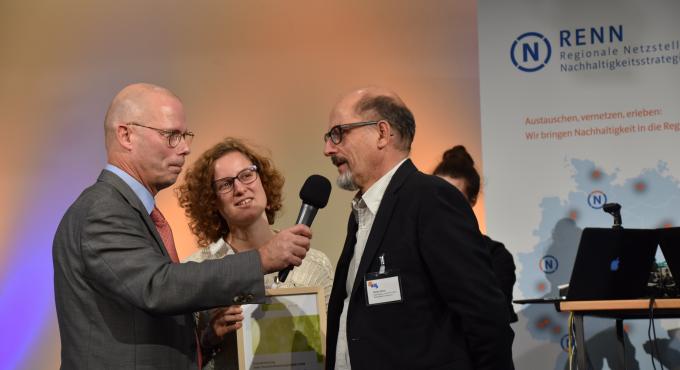 vl: Prof. Dr. Günther Bachmann: Generalsekretär des Rates für Nachhaltige Entwicklung, Marie Rechthaler: Nachhaltigkeitsbeirat Augsburg, Reiner Erben: Nachhaltigkeitsreferent